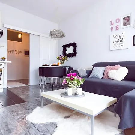 Apartment Lovely & Cosy With A Spacious Balcony Split