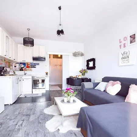 Apartment Lovely & Cosy With A Spacious Balcony