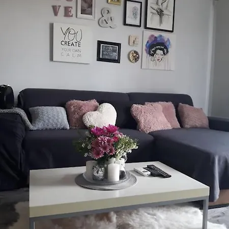 Lovely & Cosy With A Spacious Balcony Apartment