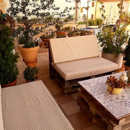 Lovely & Cosy With A Spacious Balcony Apartment *