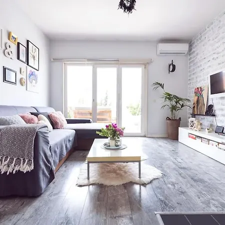 Apartment Lovely & Cosy With A Spacious Balcony Split